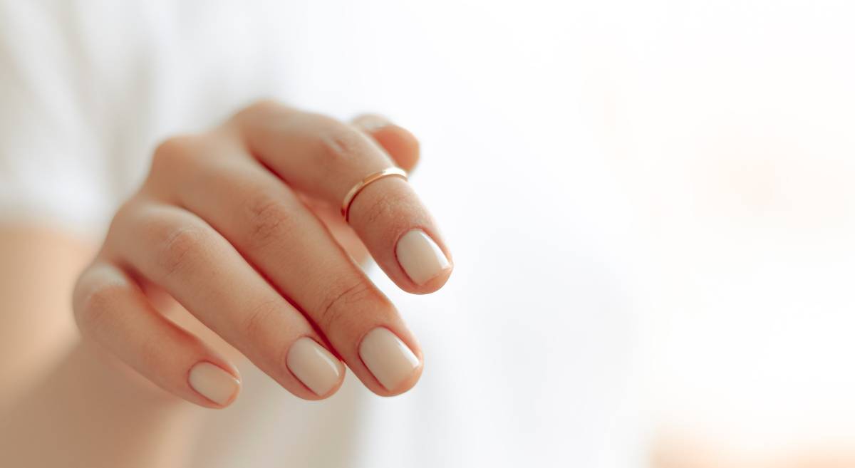 Macchie bianche sulle unghie, cosa sono e perché compaiono